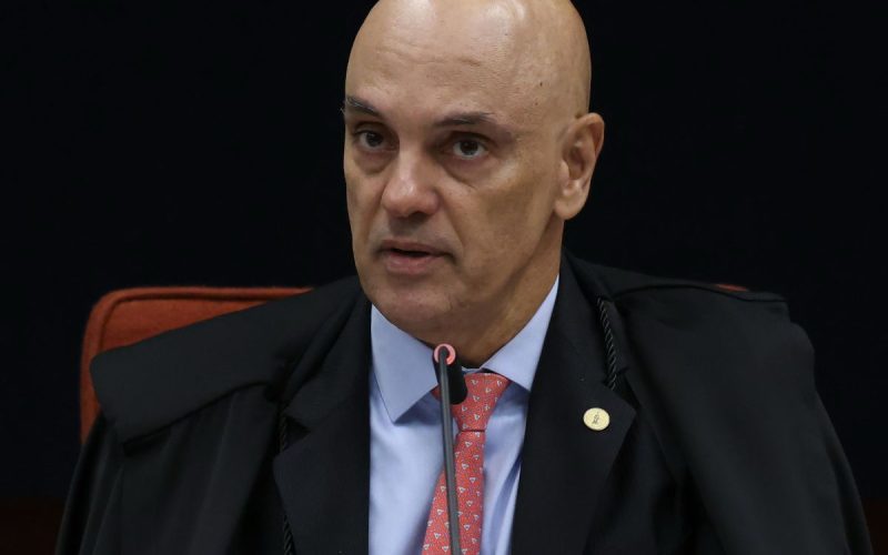 Alexandre de Moraes avalia prisão domiciliar para Jair Bolsonaro