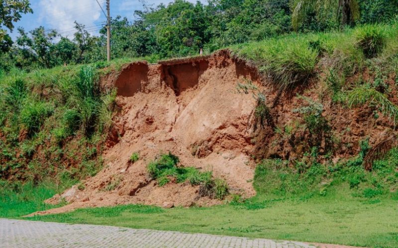Obra provoca interdição parcial na Rua S-3, no Morada do Morro, em Senador Canedo
