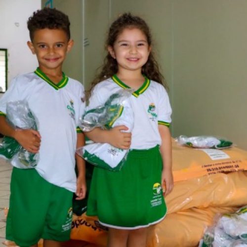 Entrega de uniformes escolares começa nas unidades de ensino de Senador Canedo