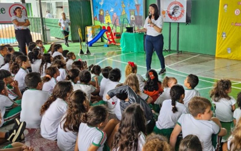 Senador Canedo mobiliza estudantes e motoristas no combate à dengue