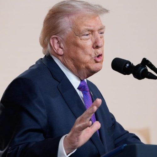 Trump critica show de Bad Bunny no Super Bowl e gera repercussão nas redes