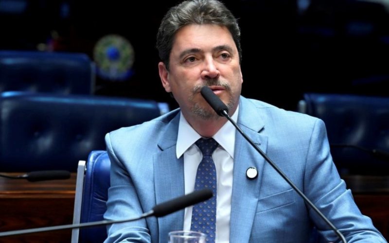 Partido Liberal anuncia apoio a Wilder Morais em Goiás após impasse entre Caiado e Flávio Bolsonaro