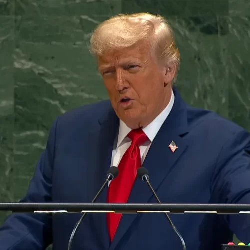 Trump elogia conversa com Lula e abre caminho para negociação sobre tarifas